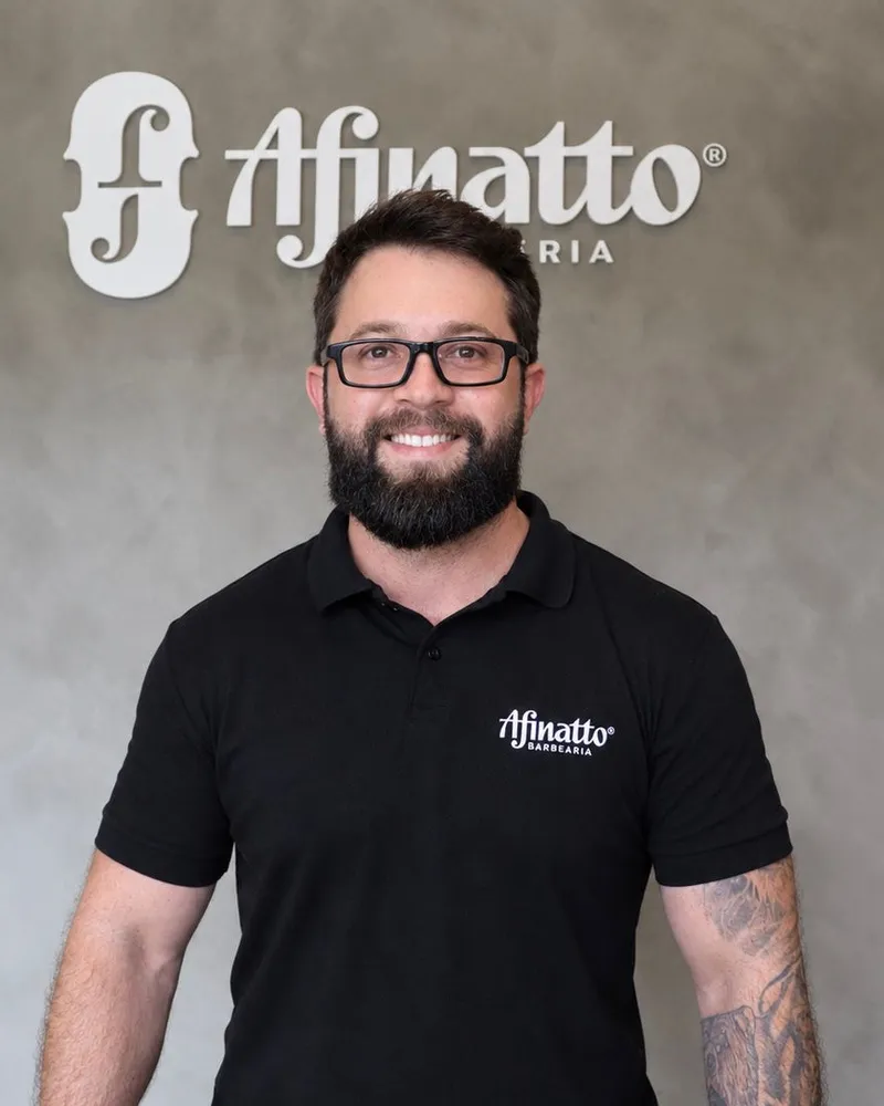 Agno Silva, fundador da Afinatto Barbearia