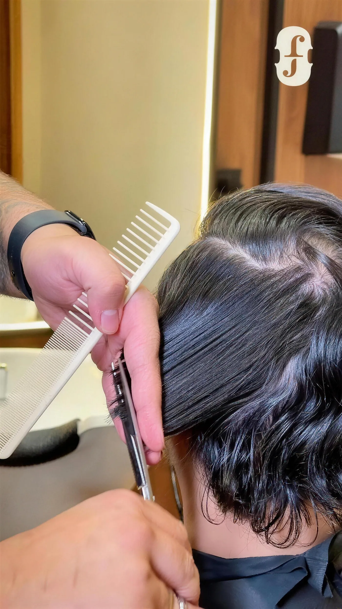 Corte com pente e tesoura